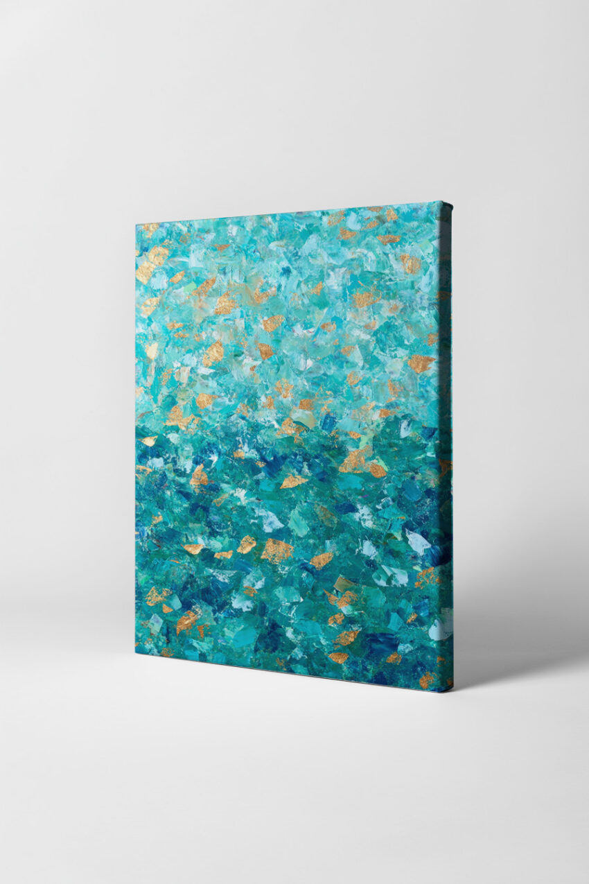 Abstraktes Wandbild mit blau-grüner Farbtextur und goldenen Akzenten als Kunstdruck