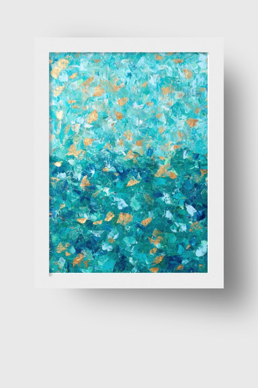 Abstraktes Wandbild mit blau-grüner Farbtextur und goldenen Akzenten als Kunstdruck