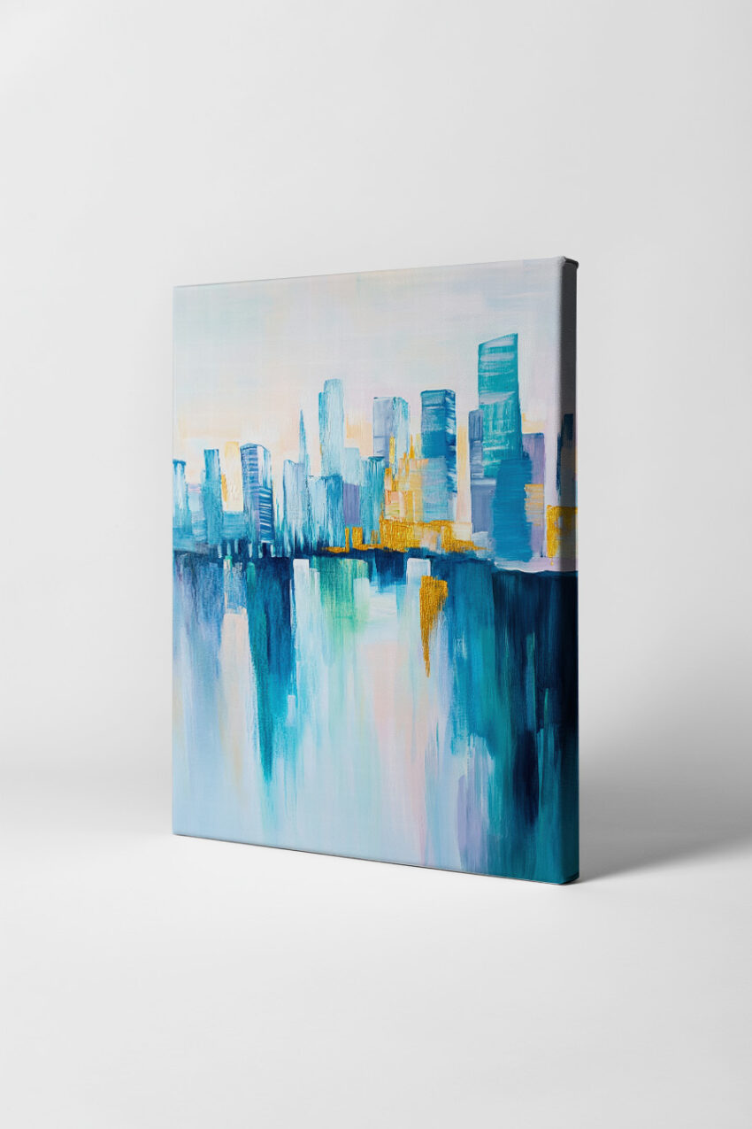 Abstraktes Poster einer Skyline mit Hochhäusern und Wasserreflexion in Blau und Gold