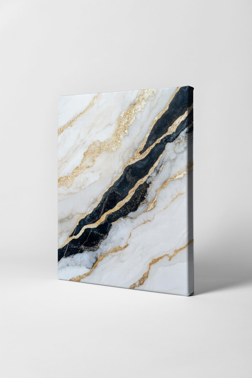 Poster mit schwarzer Marmorader und goldenen Akzenten in edler Marmoroptik