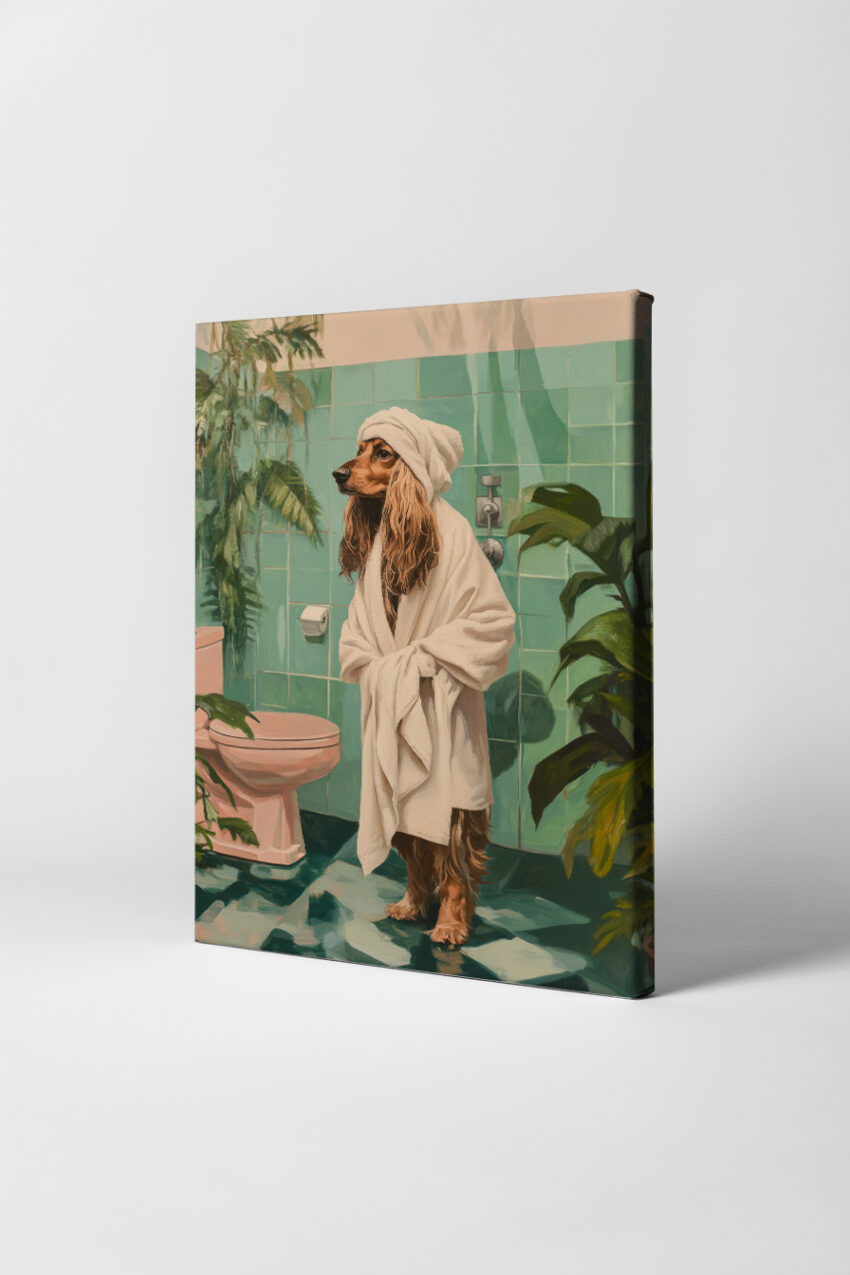 Poster eines Hundes im Bademantel und Handtuchturban vor türkisen Badezimmerfliesen mit Pflanzen