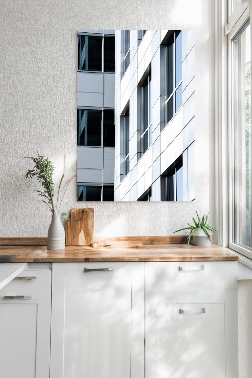 Poster mit moderner Fassade eines Bürogebäudes aus Glas und weißen Platten, minimalistisches Architekturdetail in hellen Farben