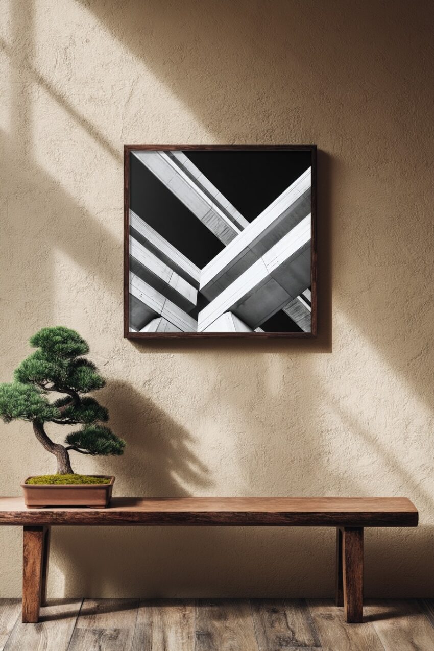 Schwarz-weißes Bild einer Brückenkreuzung aus Beton mit geometrischen Linien und minimalistischem Stil