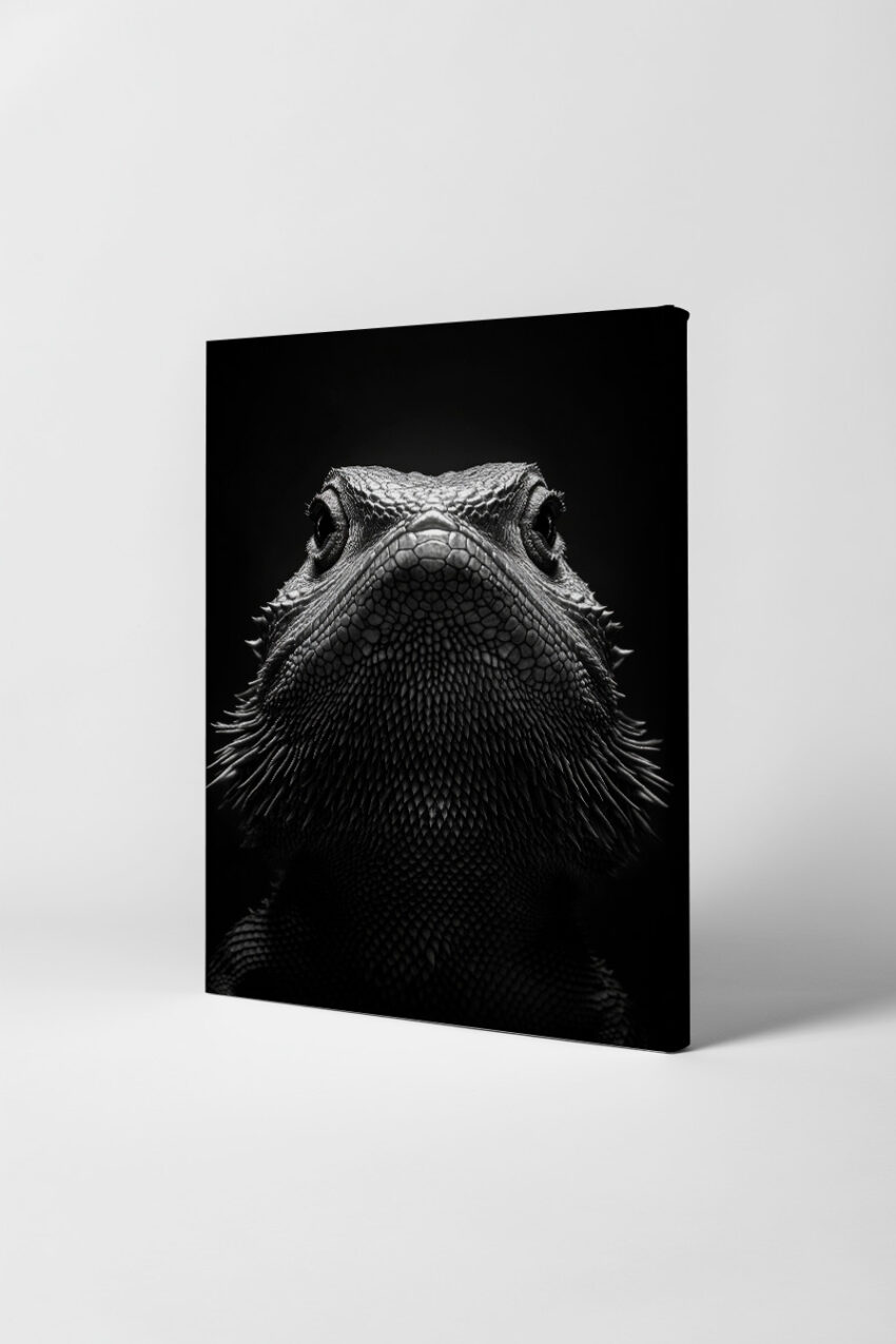 Schwarz-weiß Poster einer Bartagame Nahaufnahme mit detaillierten Schuppen im Tierportrait-Stil