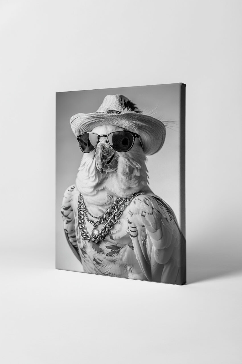 Schwarz-weiß Poster eines Papageis mit Sonnenhut, Sonnenbrille und Ketten in stilvollem Porträtstil