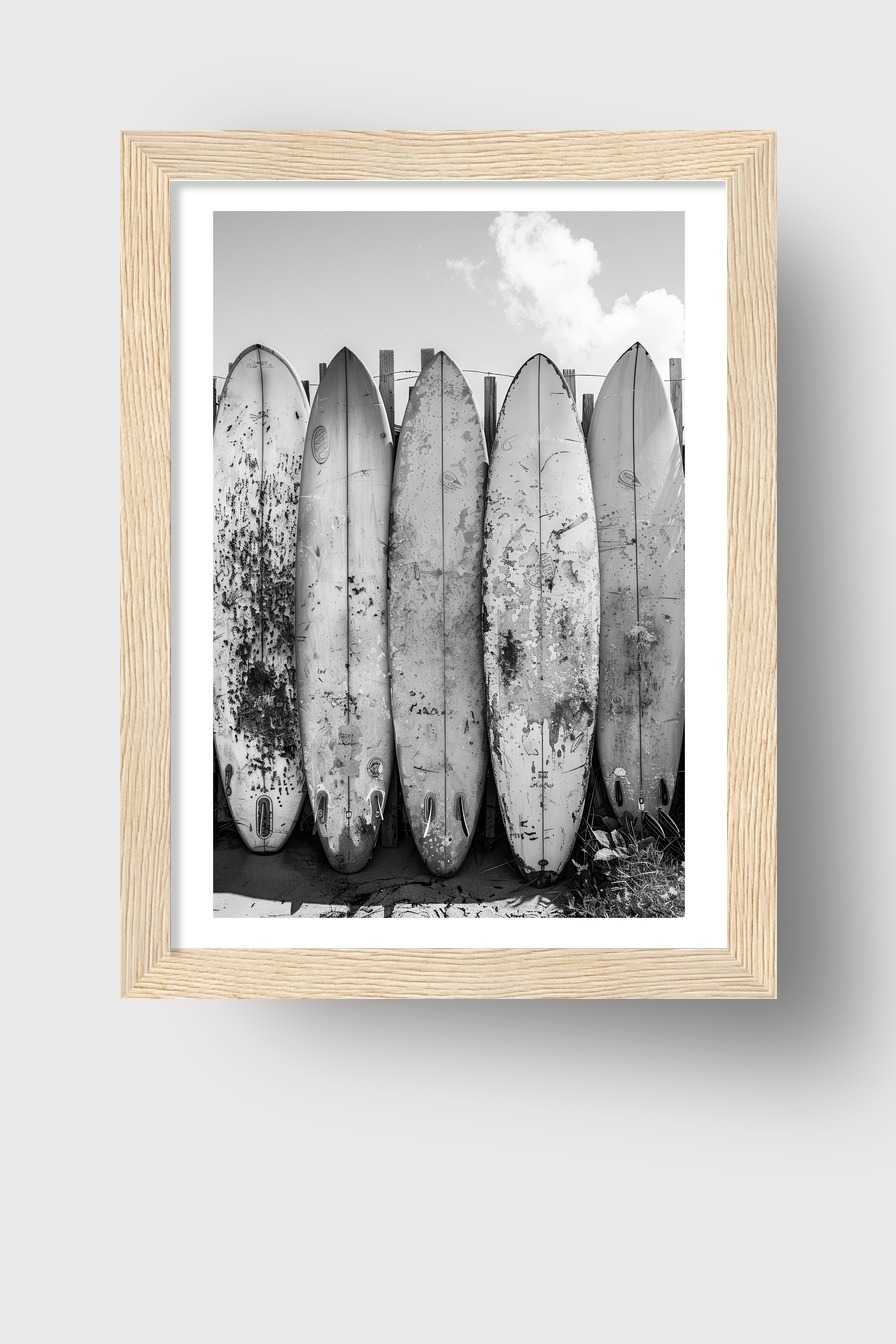 Fotografie Poster Surfbretter schwarzweiß Strand