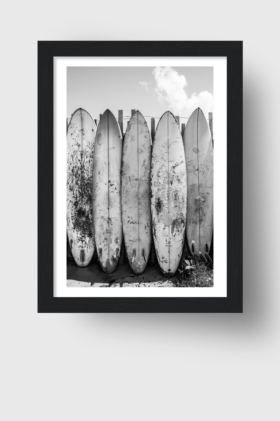 Fotografie Poster Surfbretter schwarzweiß Strand