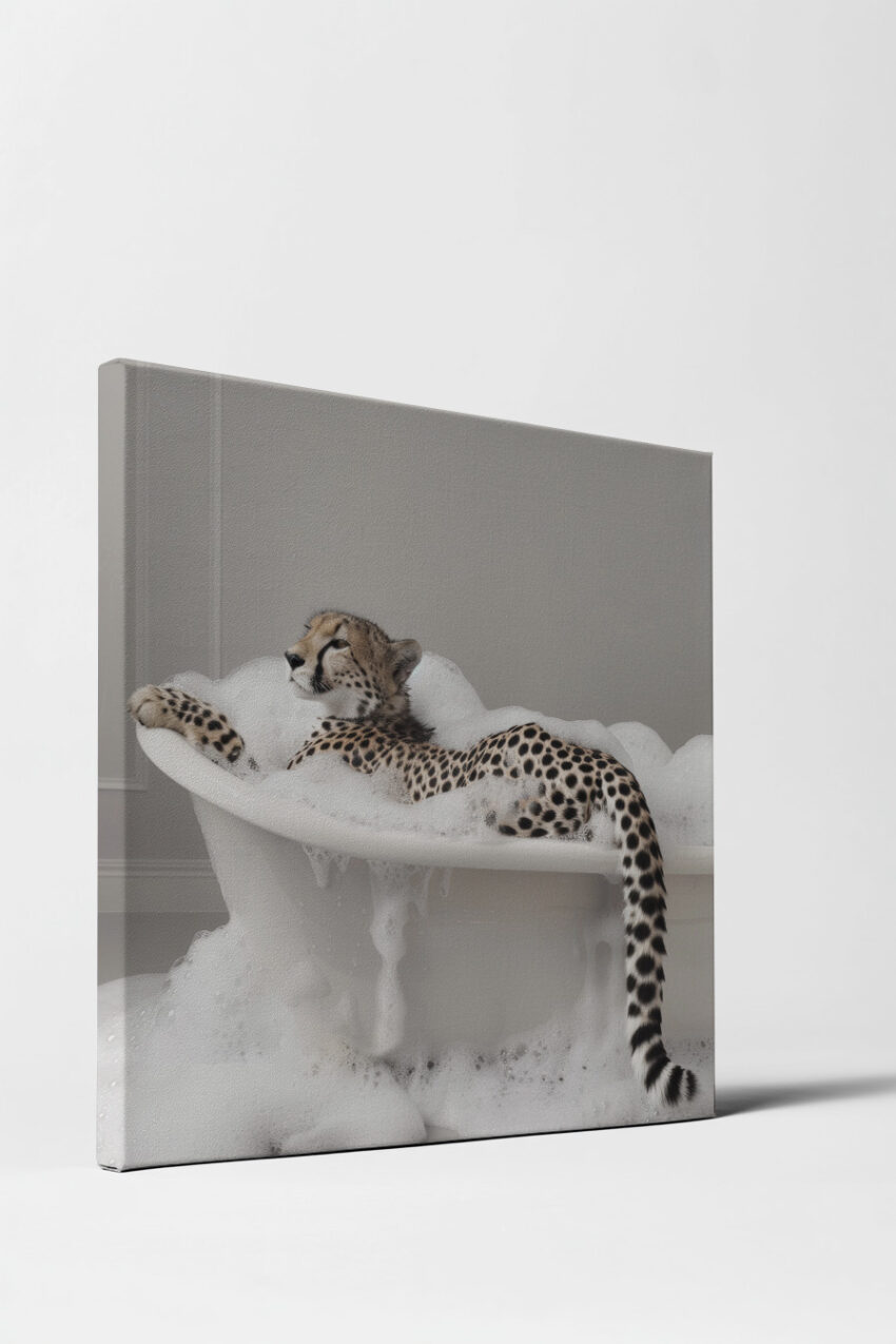 Fotografie Poster Gepard liegend Badewanne Schaum weiß