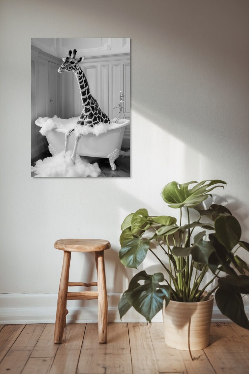 Fotografie Poster Giraffe Badewanne schwarz-weiß surreal