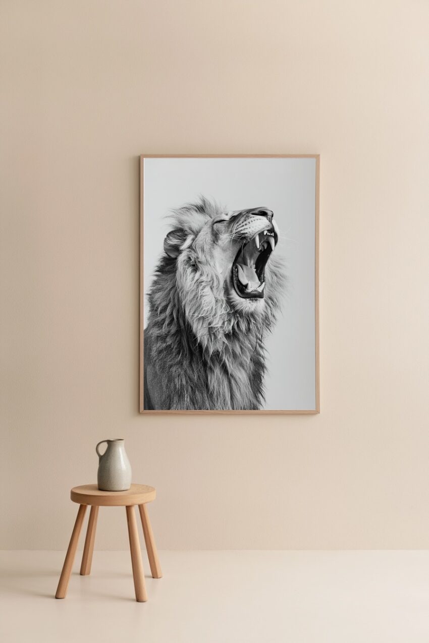 Fotografie Poster Löwe gähnend schwarz-weiß