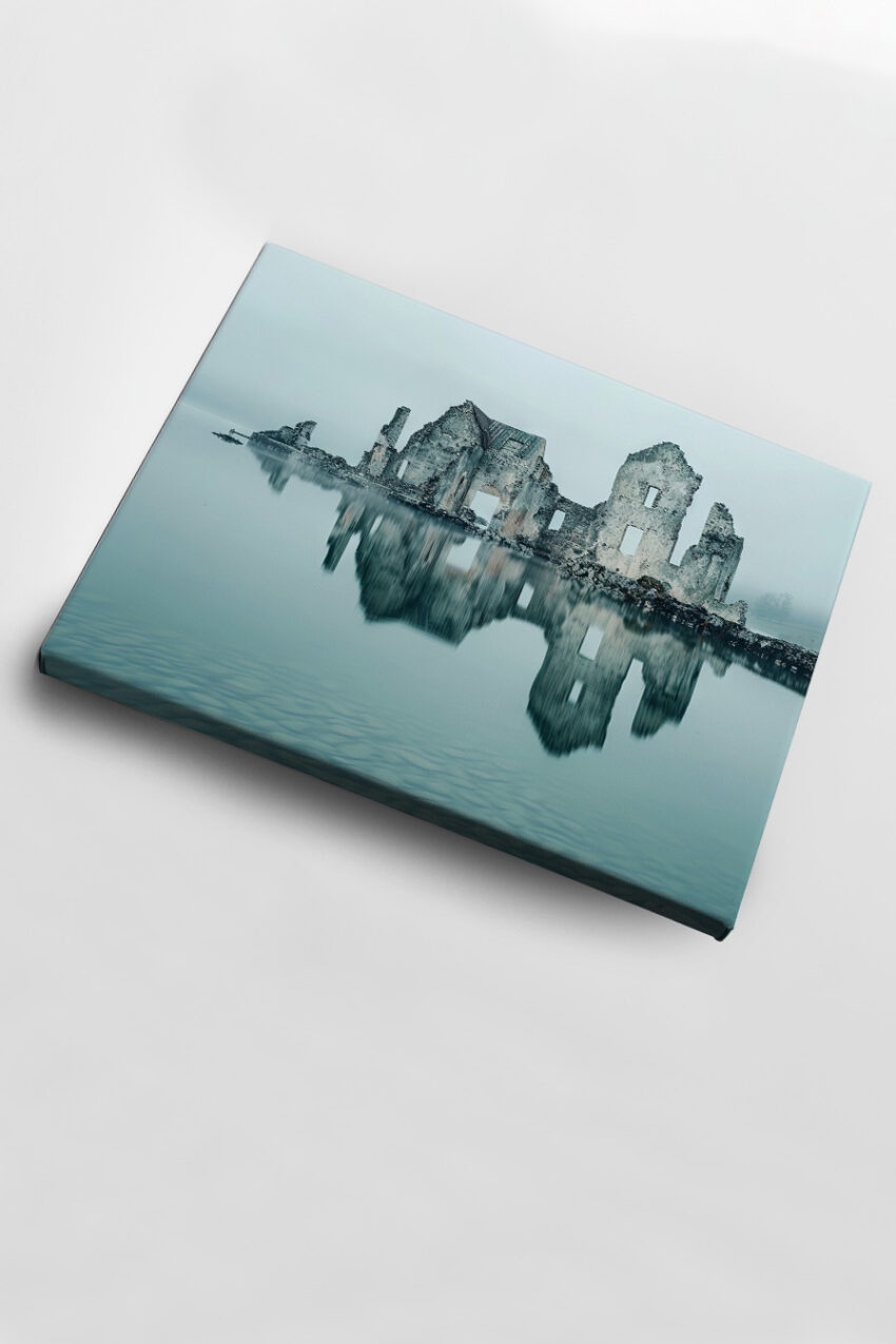 Fotografie Poster Ruine Wasser Spiegelung monochrom