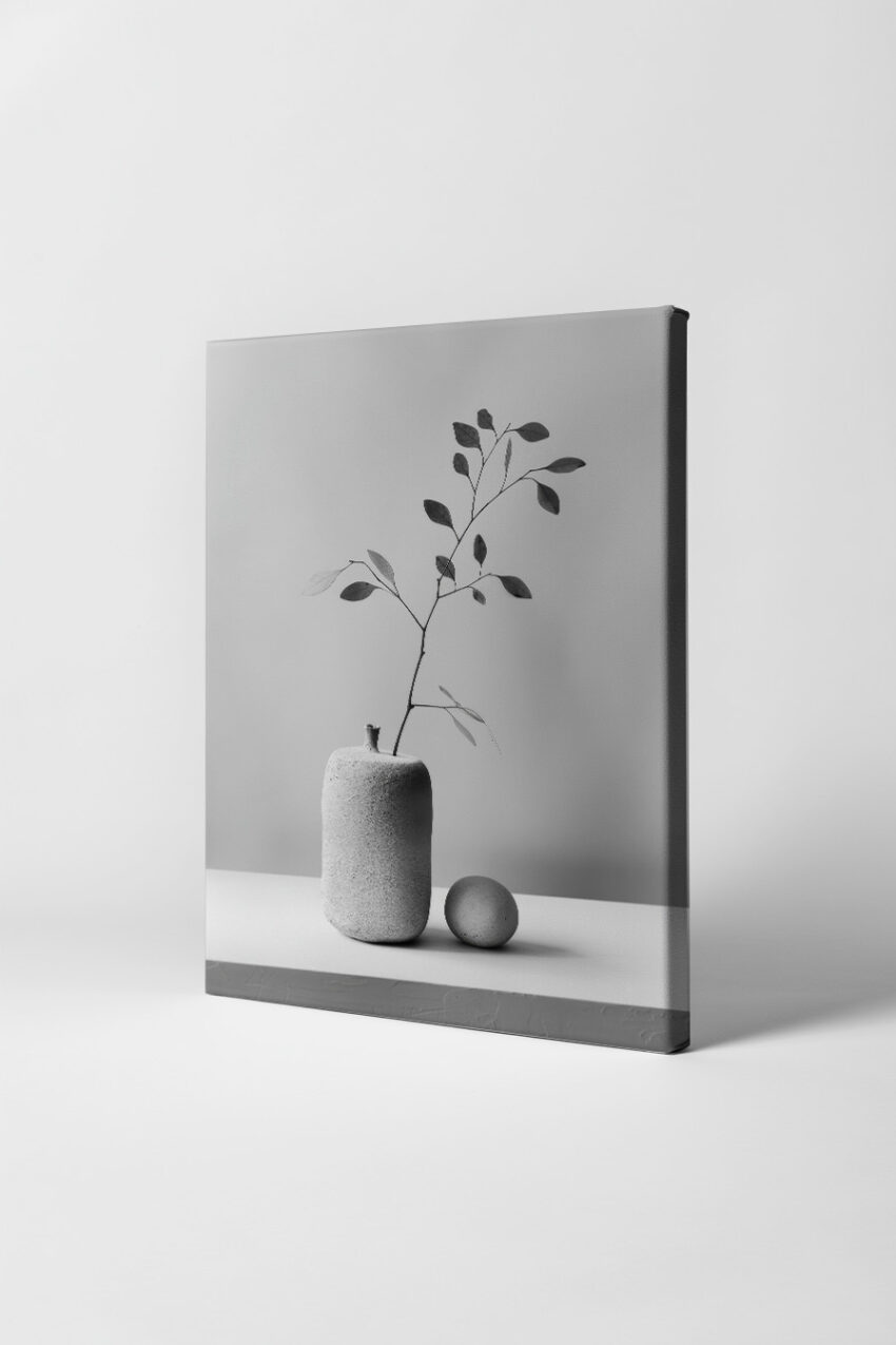 Fotografie Poster Vase Zweig schwarz-weiß minimalistisch