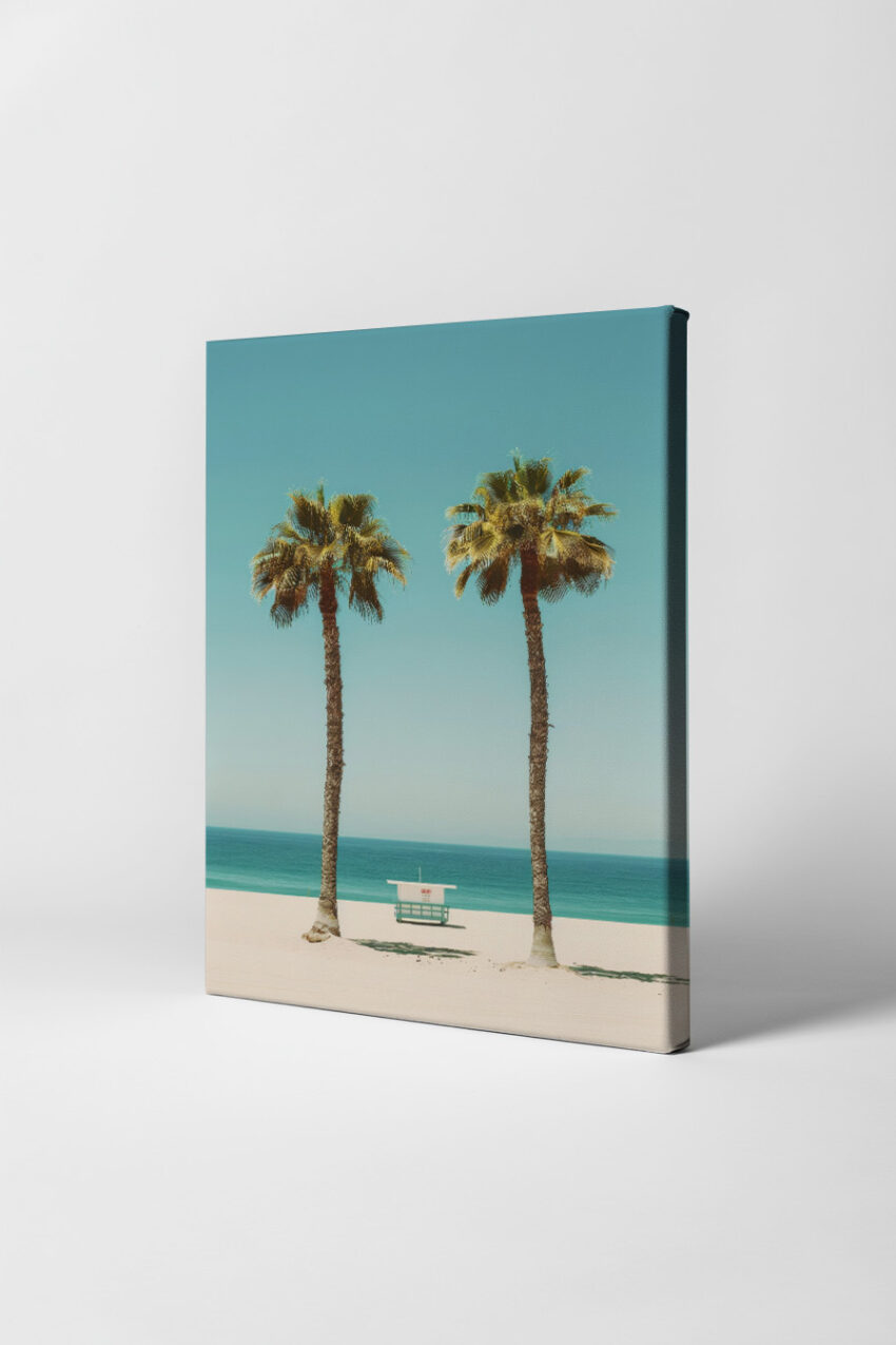 Fotografie Poster Palmen Strand Rettungsturm minimal blau