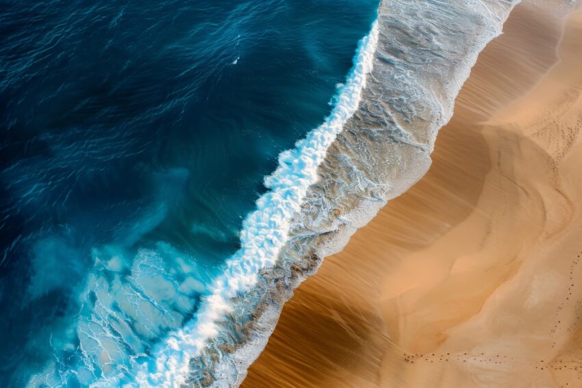 Fotografie Poster Strandwelle blauer Ozean Sand am Ufer