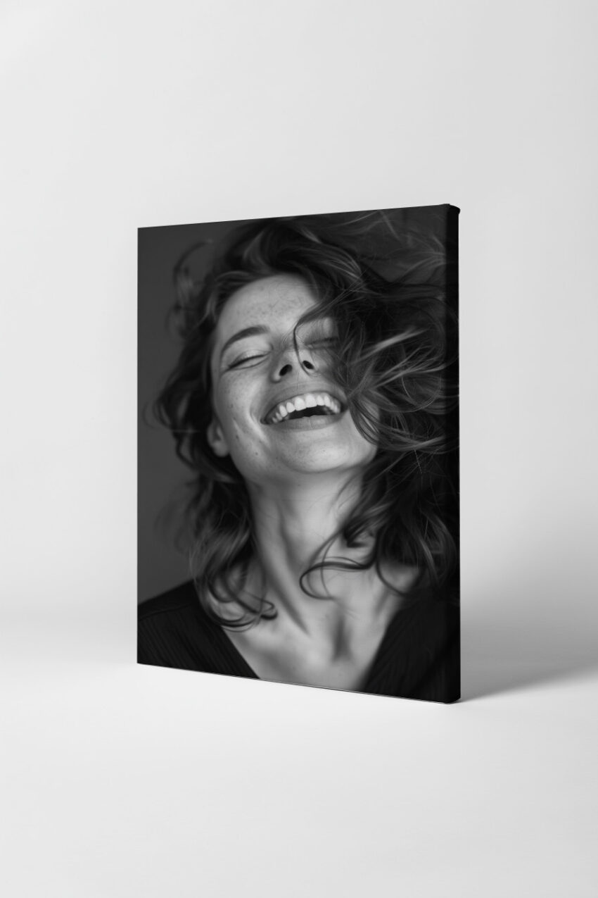 Fotografie Poster Frau lachend Schwarz-Weiß intensiv