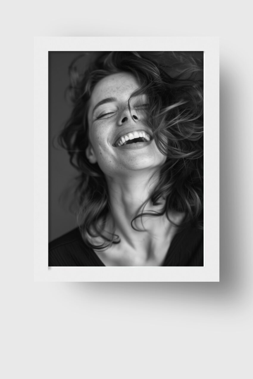 Fotografie Poster Frau lachend Schwarz-Weiß intensiv