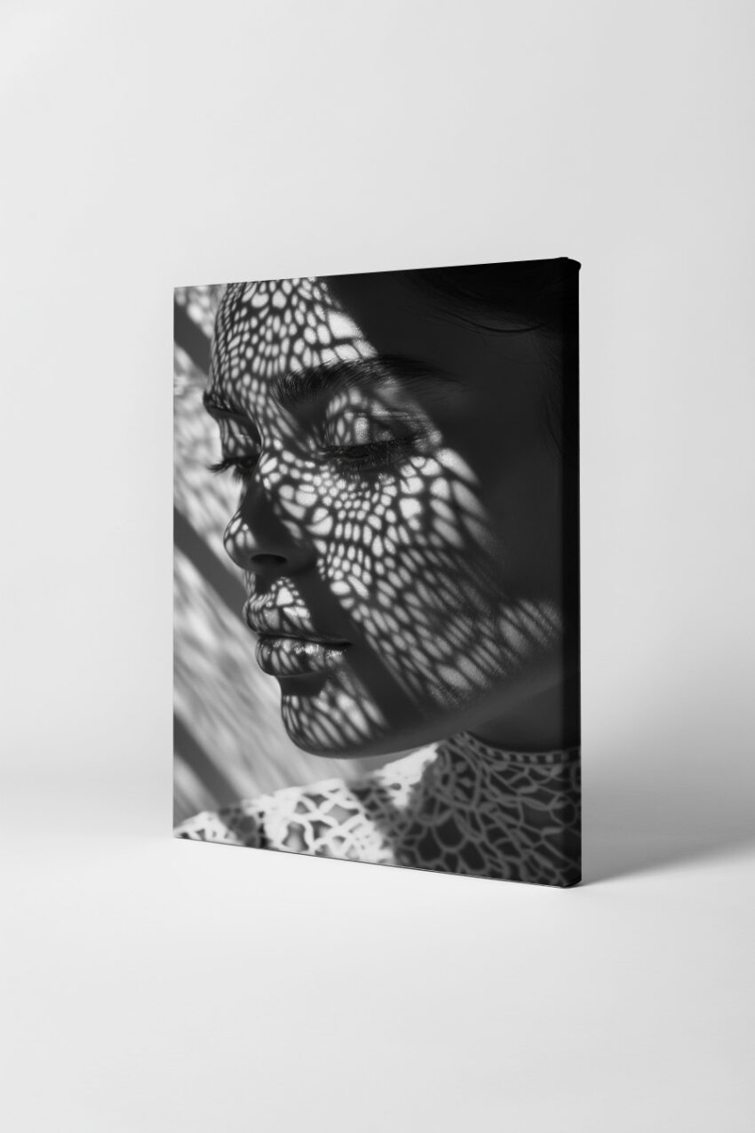Fotografie Poster Frau Lichtmuster Schwarz-Weiß kontrastreich