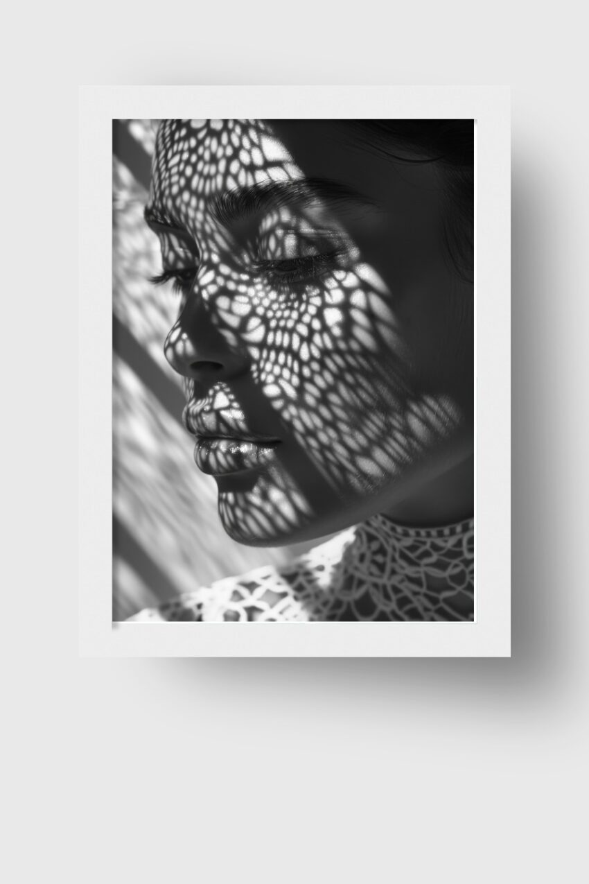 Fotografie Poster Frau Lichtmuster Schwarz-Weiß kontrastreich