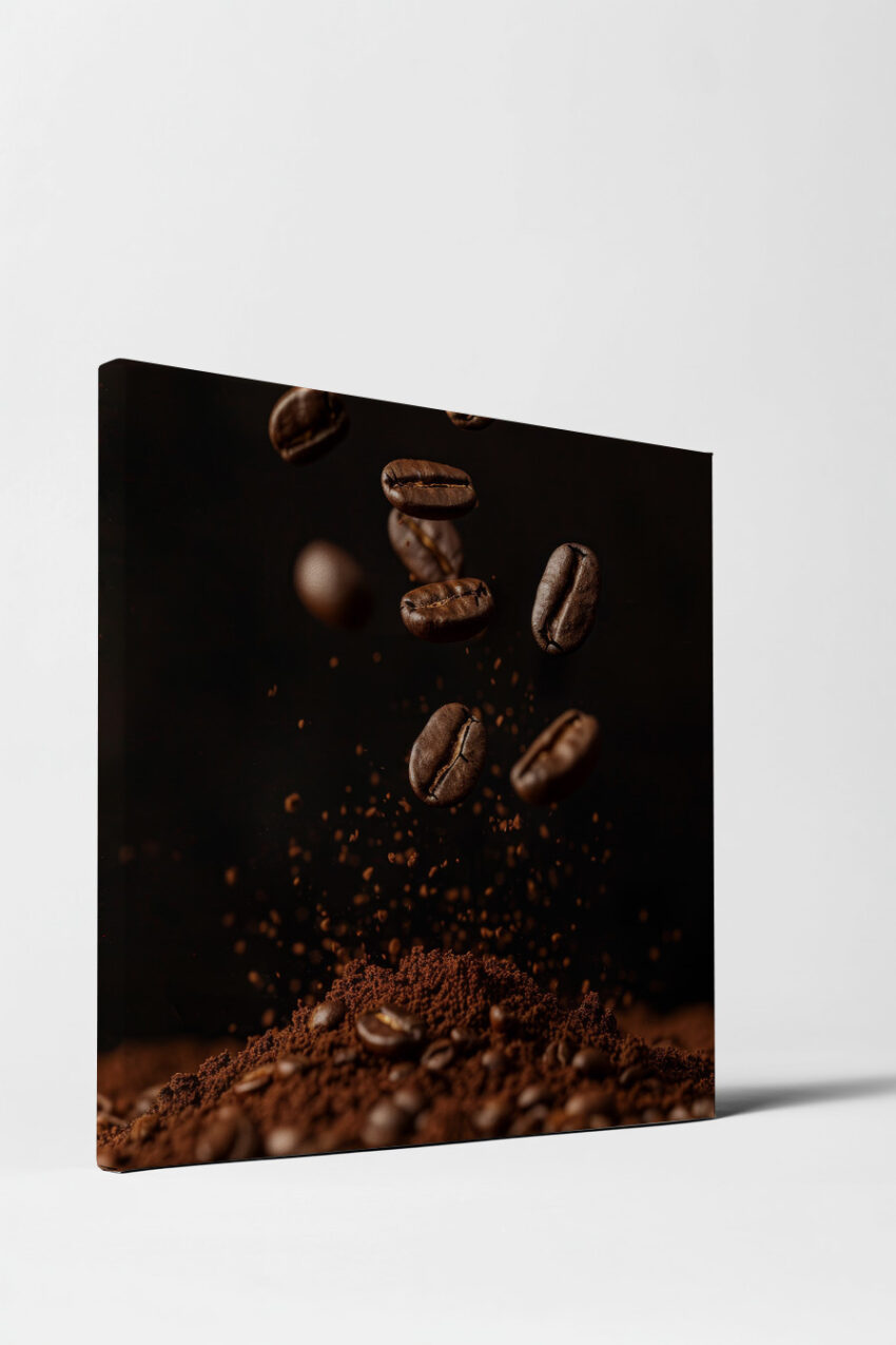 Fotografie Poster Kaffeebohnen schwebend braun dunkel