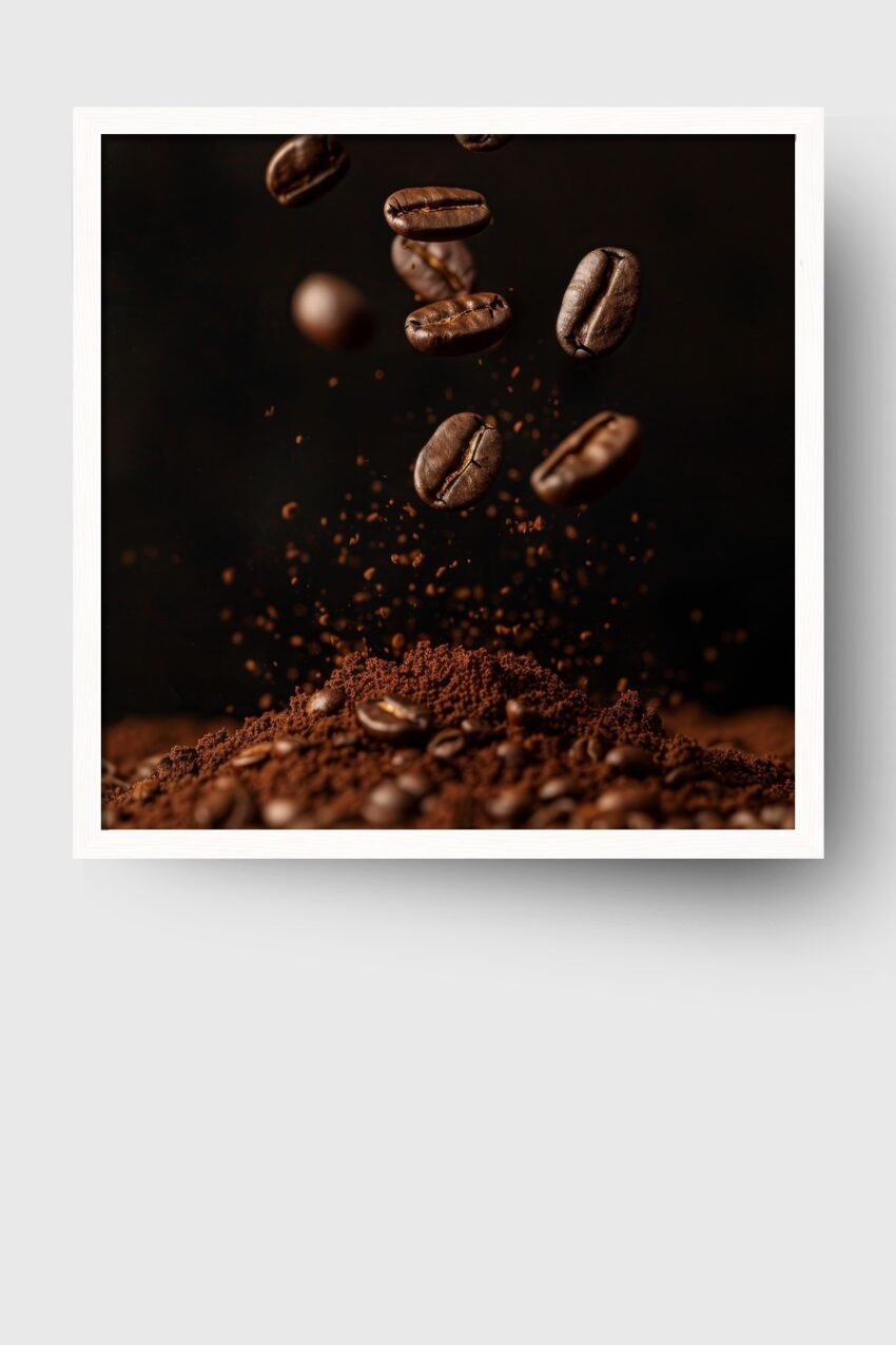 Fotografie Poster Kaffeebohnen schwebend braun dunkel