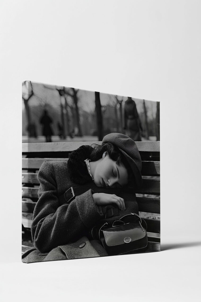 Fotografie Poster Frau schläft Bank schwarz-weiß