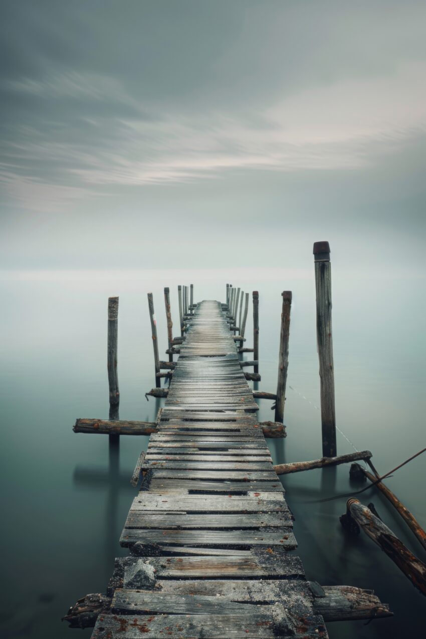 Fotografie Poster Steg Nebel ruhig minimalistisch grau