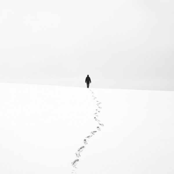 Person im Schnee Poster