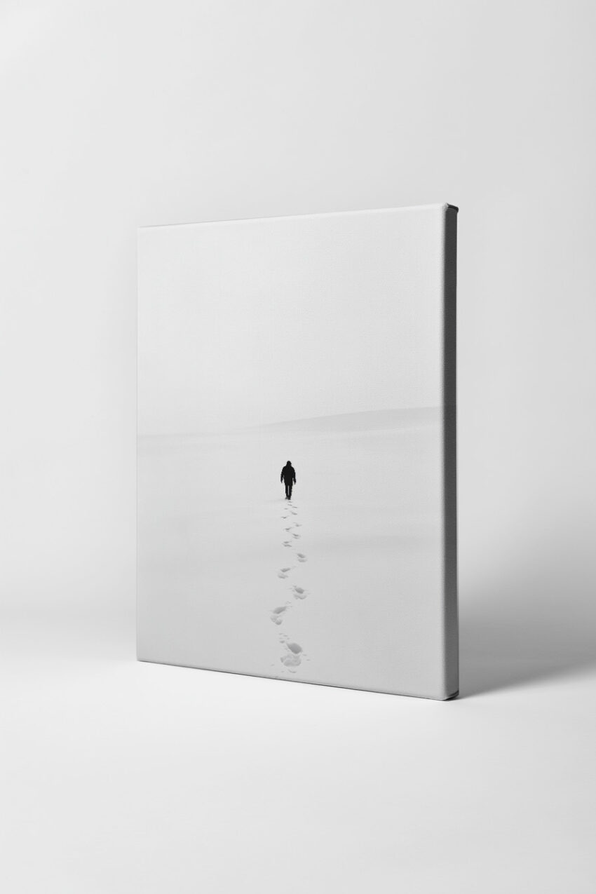 Fotografie Poster Mann Fußspuren Schnee minimalistisch schwarz-weiß