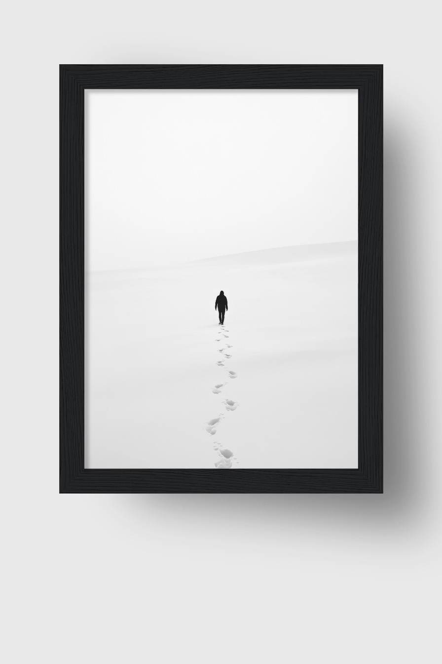 Fotografie Poster Mann Fußspuren Schnee minimalistisch schwarz-weiß
