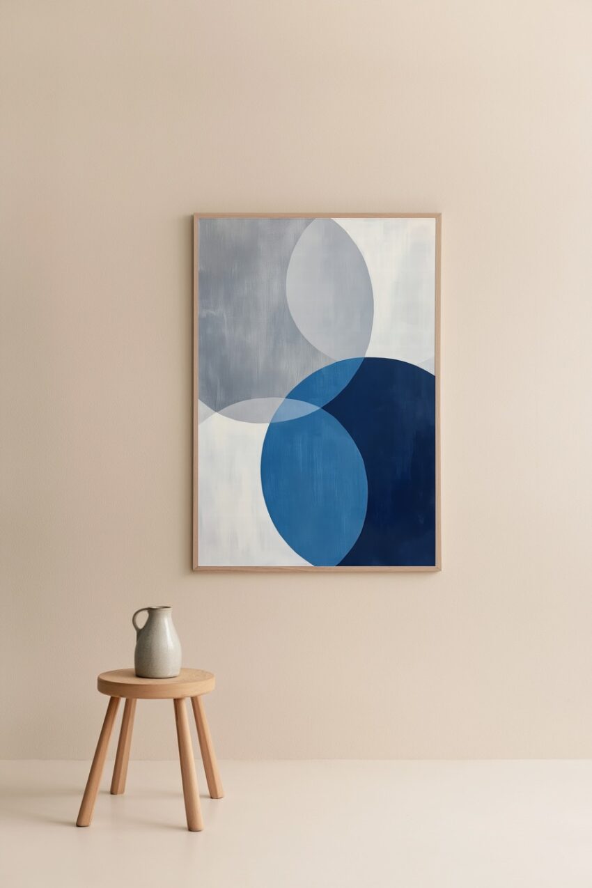 Abstraktes Poster mit überlappenden Kreisen in Blau- und Grautönen, klare Formen ohne Glanzeffekte