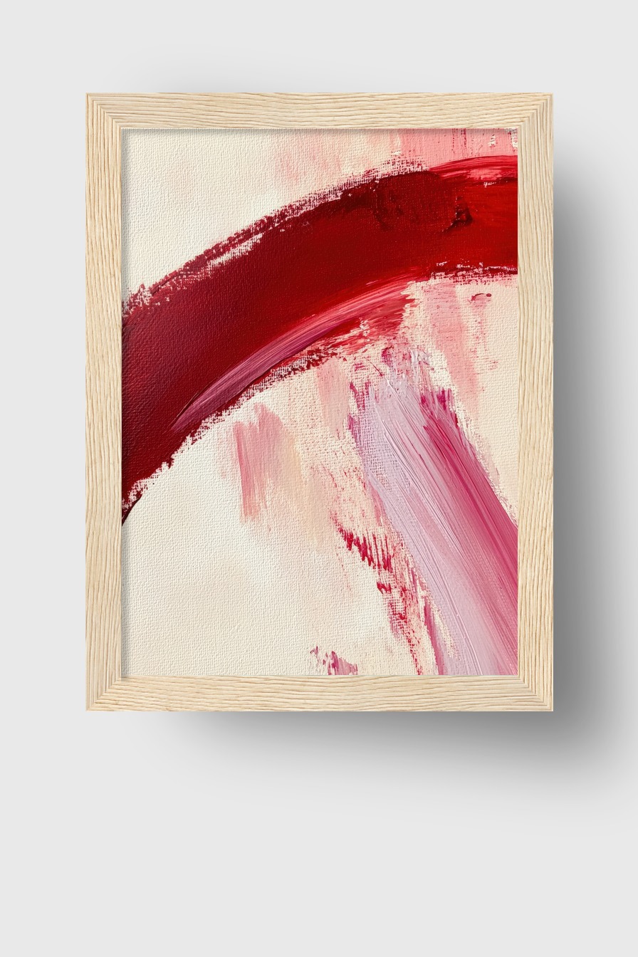 Abstraktes Poster mit rotem Bogen und rosa Farbspuren auf cremeweißem Hintergrund, moderner Kunstdruck