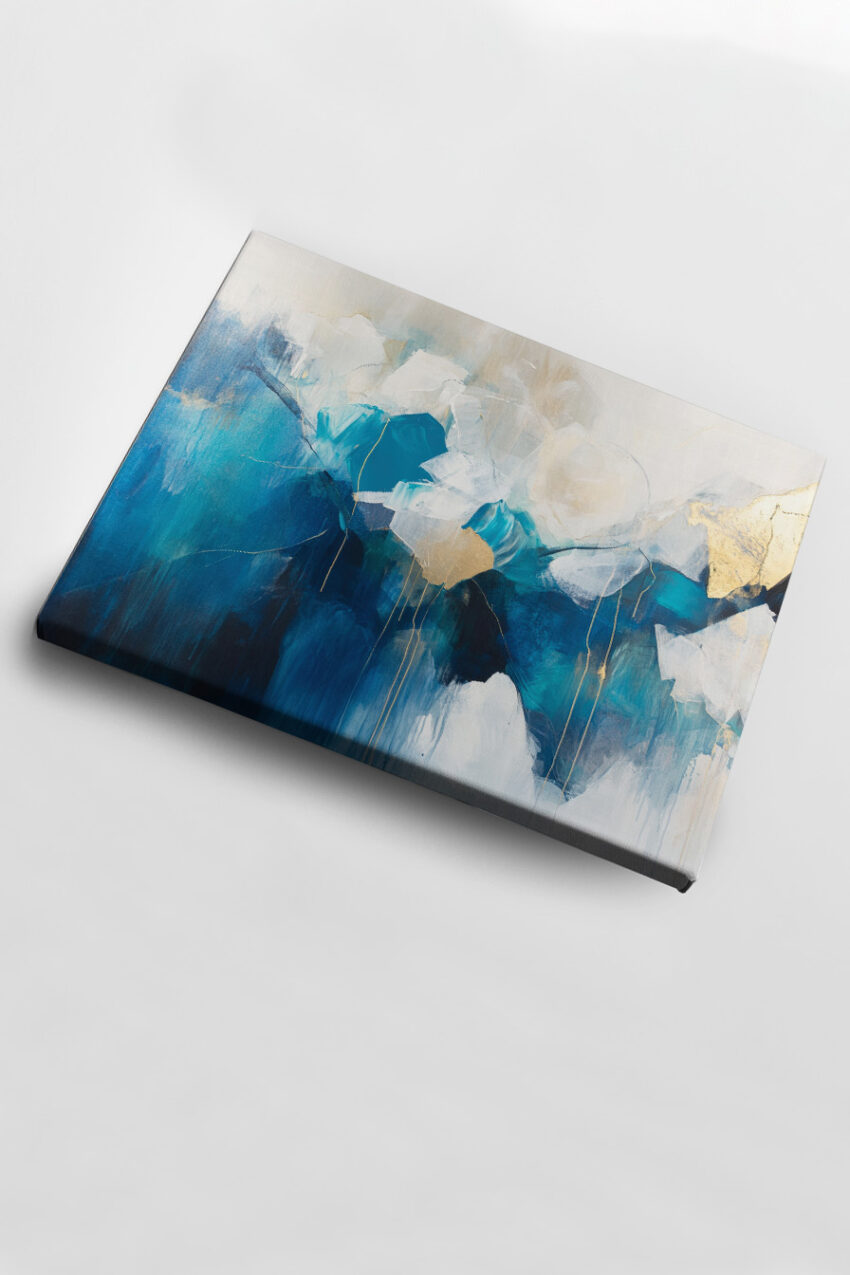 Abstrakter Kunstdruck mit blauen, weißen und goldenen Farbfeldern, die eine Berglandschaft stilisiert darstellen, Poster für moderne Wohnräume