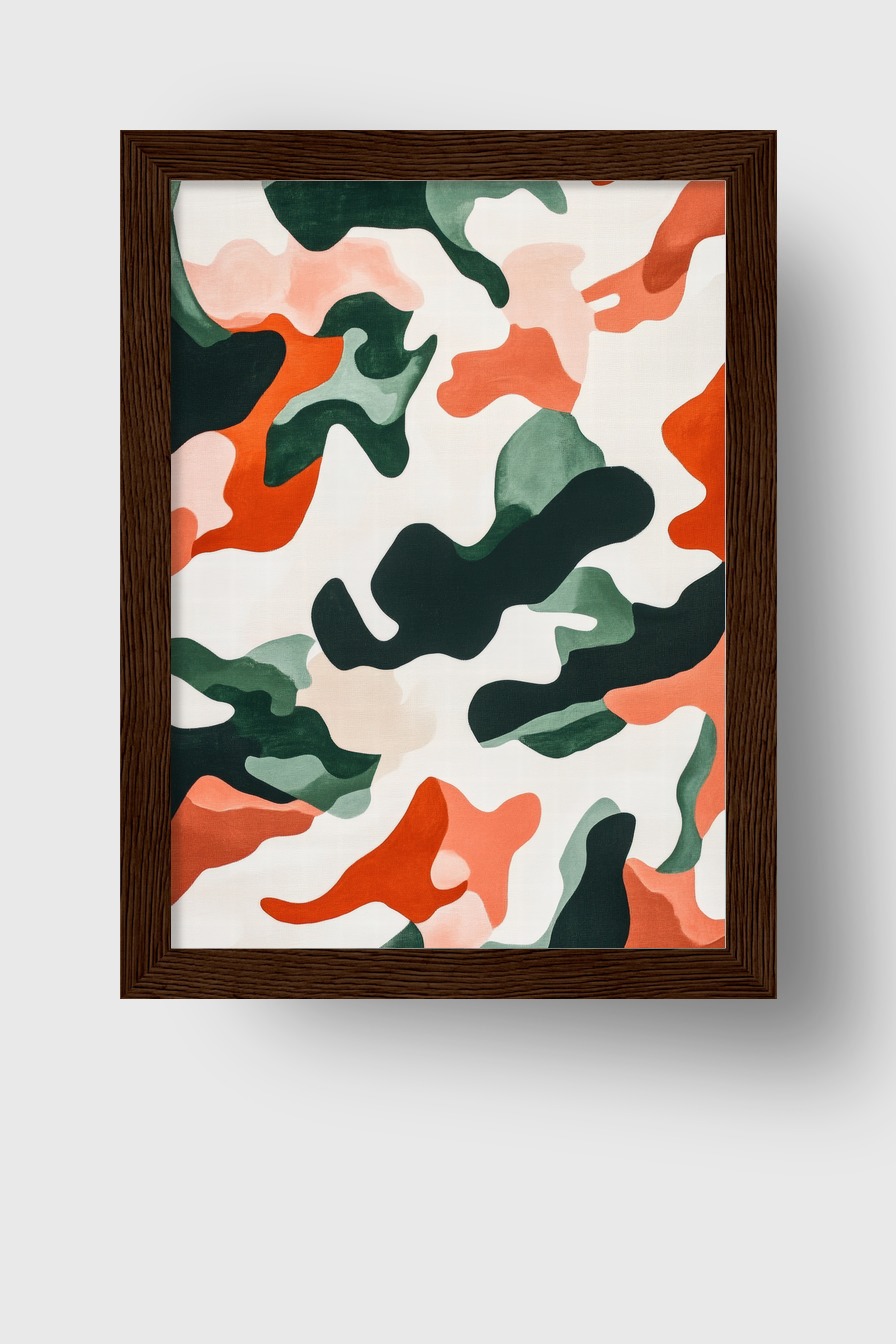 Abstraktes Camouflage Poster mit Farbfeldern in Grün, Orange und Beige als grafisches Design