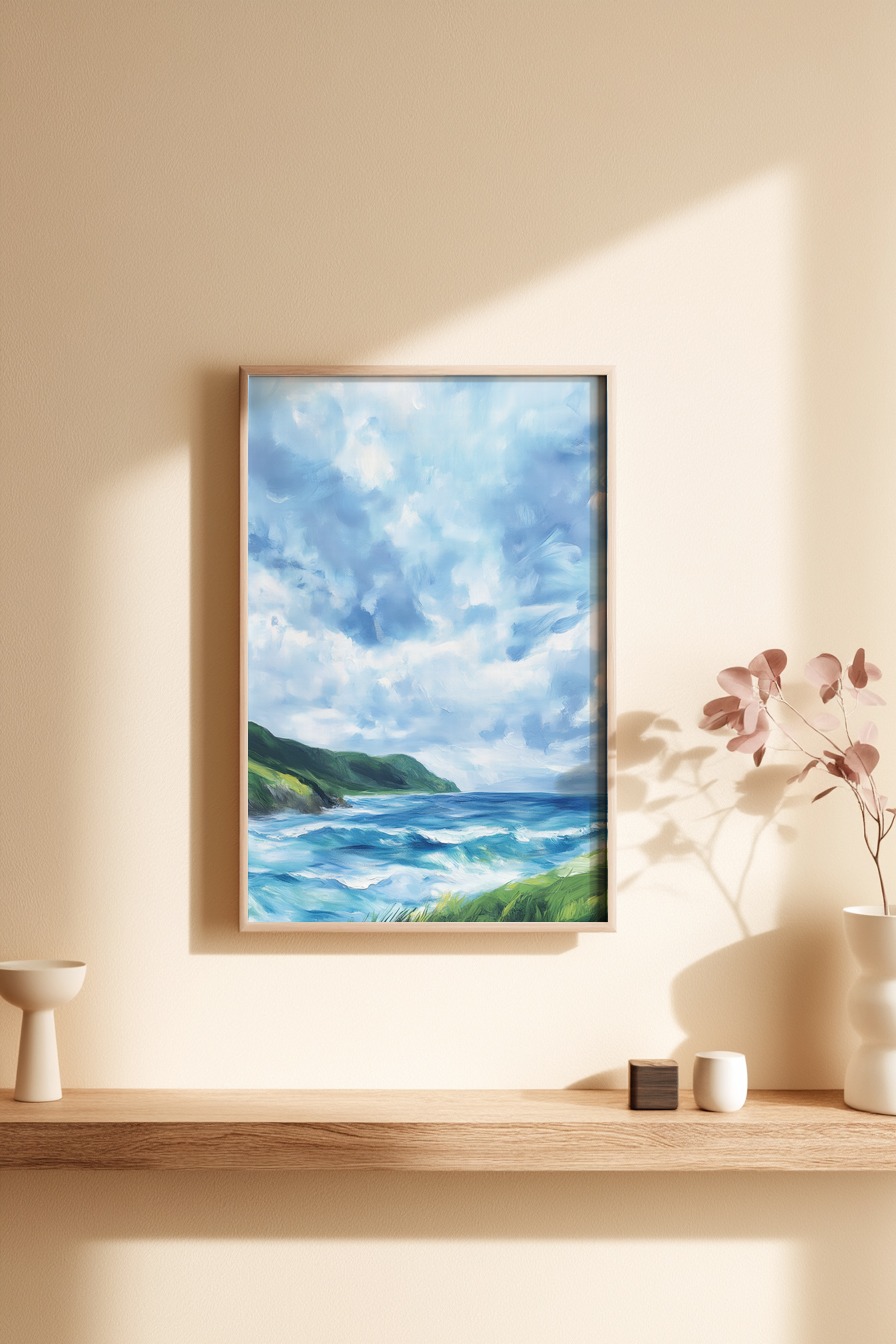 Poster mit einer gemalten Küstenlandschaft, Wellen brechen am grünen Ufer unter blauem Himmel mit Wolken, maritimer Kunstdruck