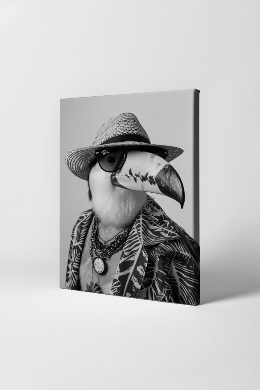 Schwarz-weiß Poster eines Tukanvogels mit Strohhut und Sonnenbrille, stilisierter Tierportrait-Kunstdruck in monochromen Tönen