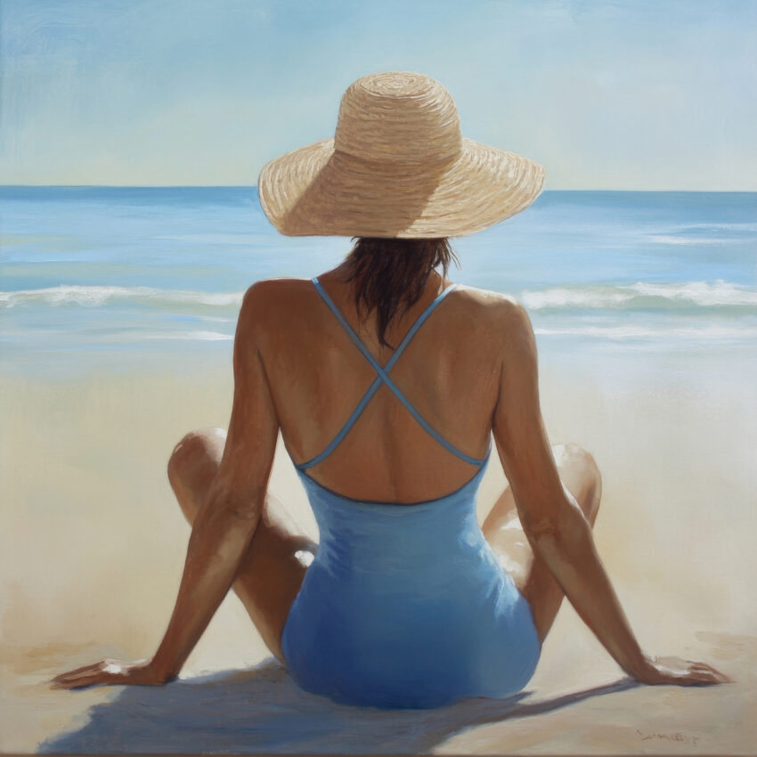 Poster mit einer Frau im blauen Badeanzug und Sonnenhut am Strand, Blick aufs ruhige Meer, natürlicher Sommerszene