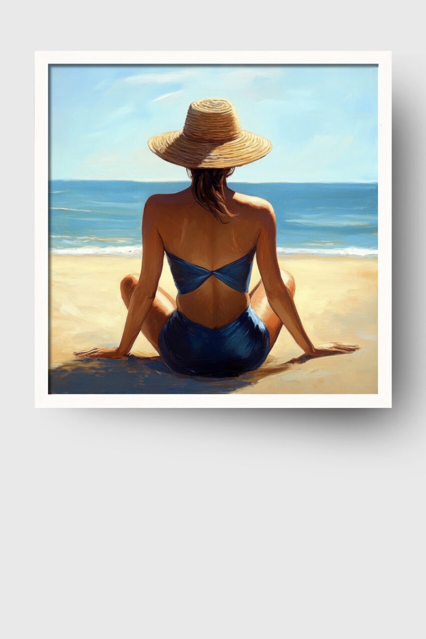 Poster mit einer Frau am Strand, die einen Strohhut trägt, sommerliche Szene mit blauem Meer und Sand im Hintergrund