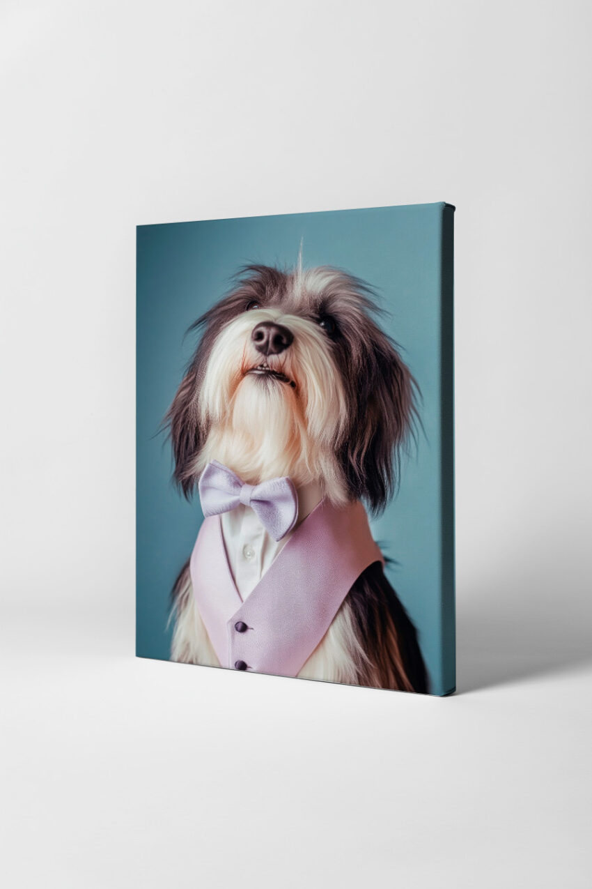 Poster mit Hund im Anzug und Fliege vor einfarbigem Hintergrund, stilvolles Tierporträt mit ruhiger Atmosphäre