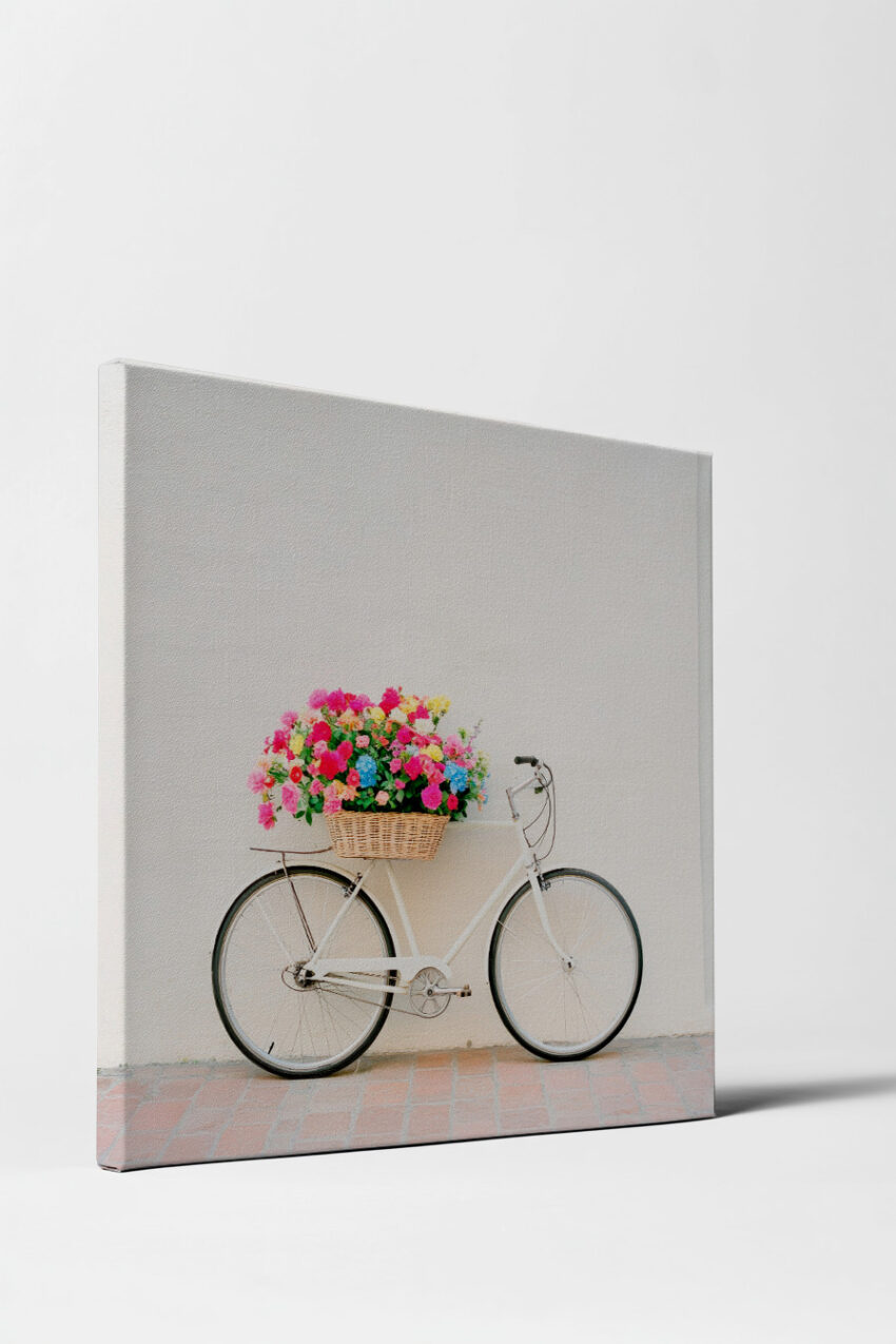 Fotografie Poster Fahrrad Blumenkorb bunt weiß