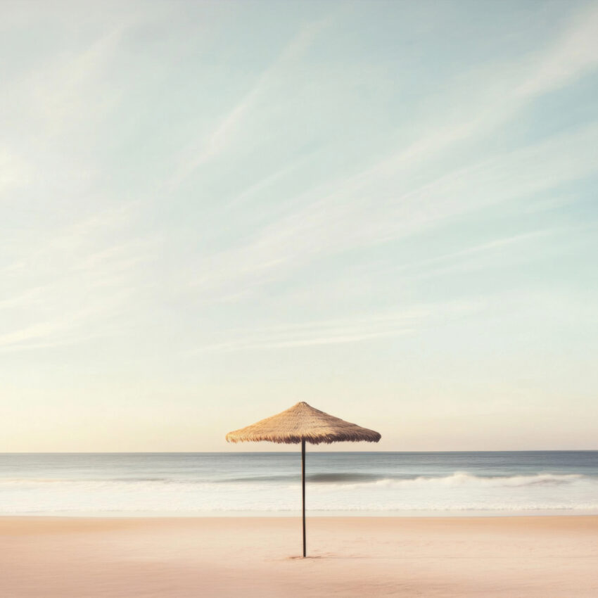 Fotografie Poster Sonnenschirm Strand minimalistisch hell
