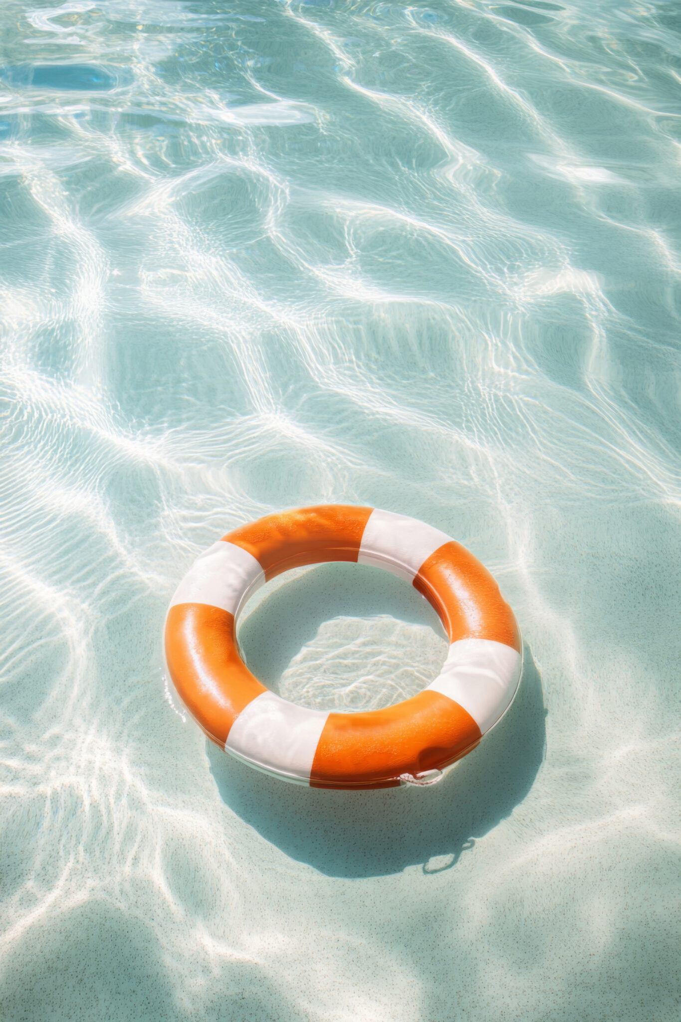 Fotografie Poster Rettungsring Wasser klar Lichtreflexe orange weiß