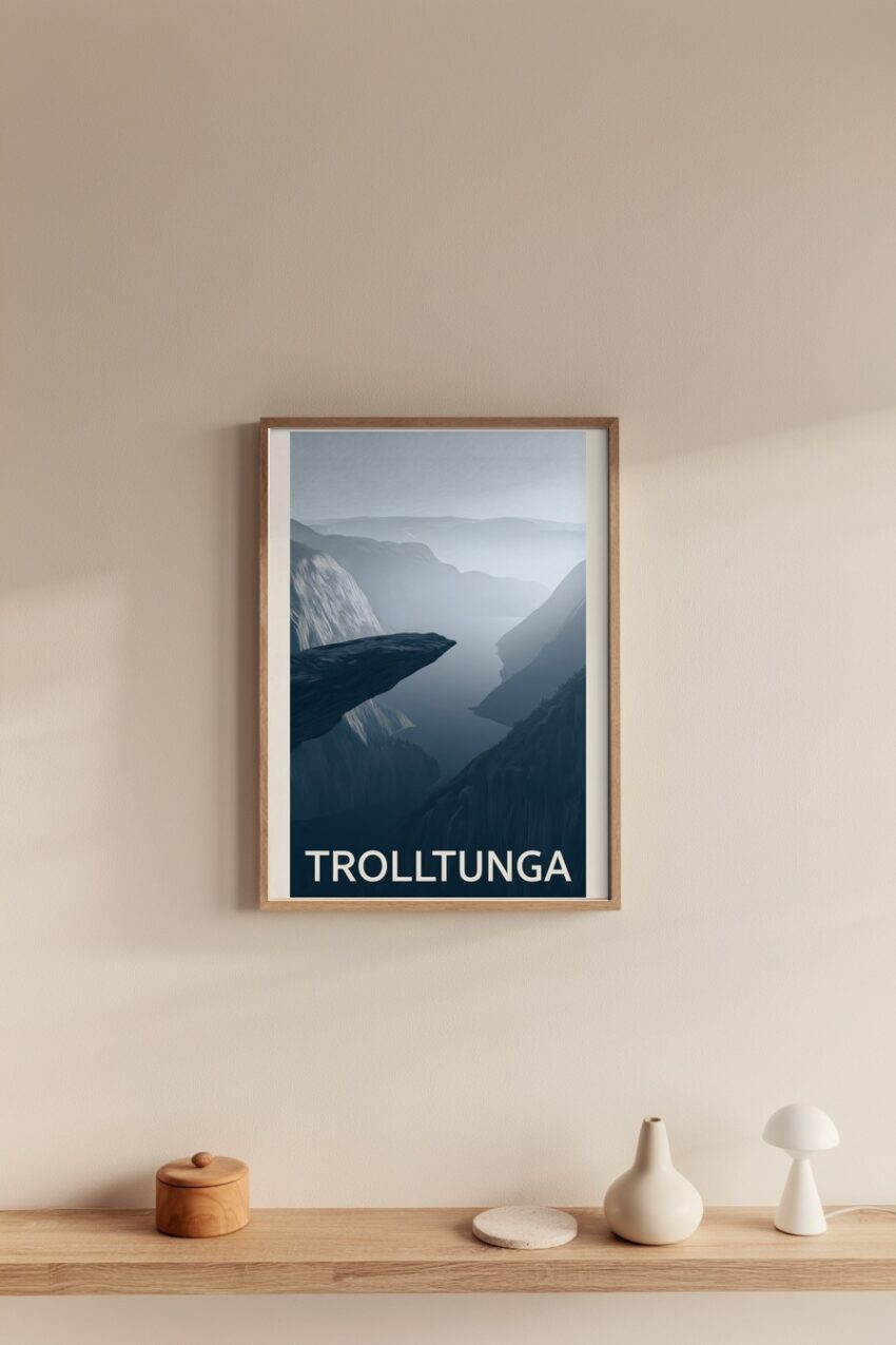 Digital Poster Trolltunga Felsvorsprung neblig blau